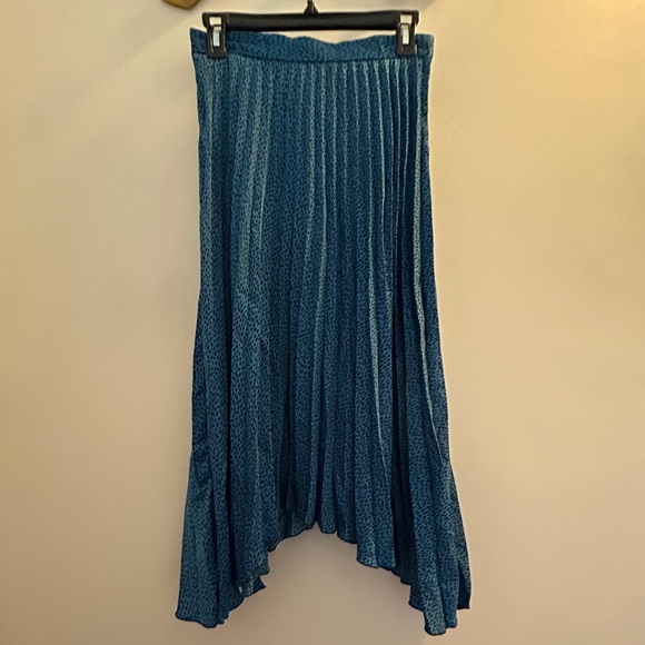 Pleated midi skirt - Picture 3 of 4